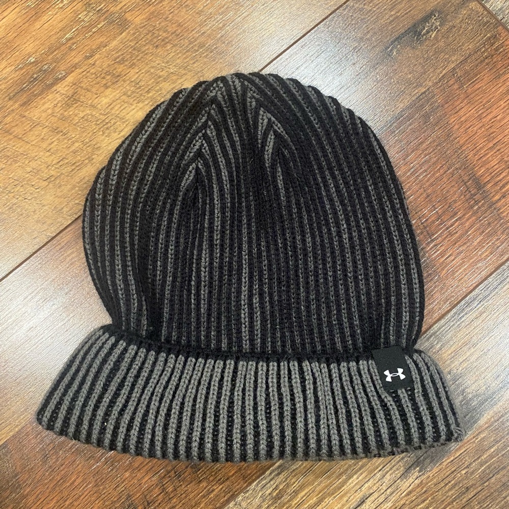 Under Armour women’s black gray stretchy beanie